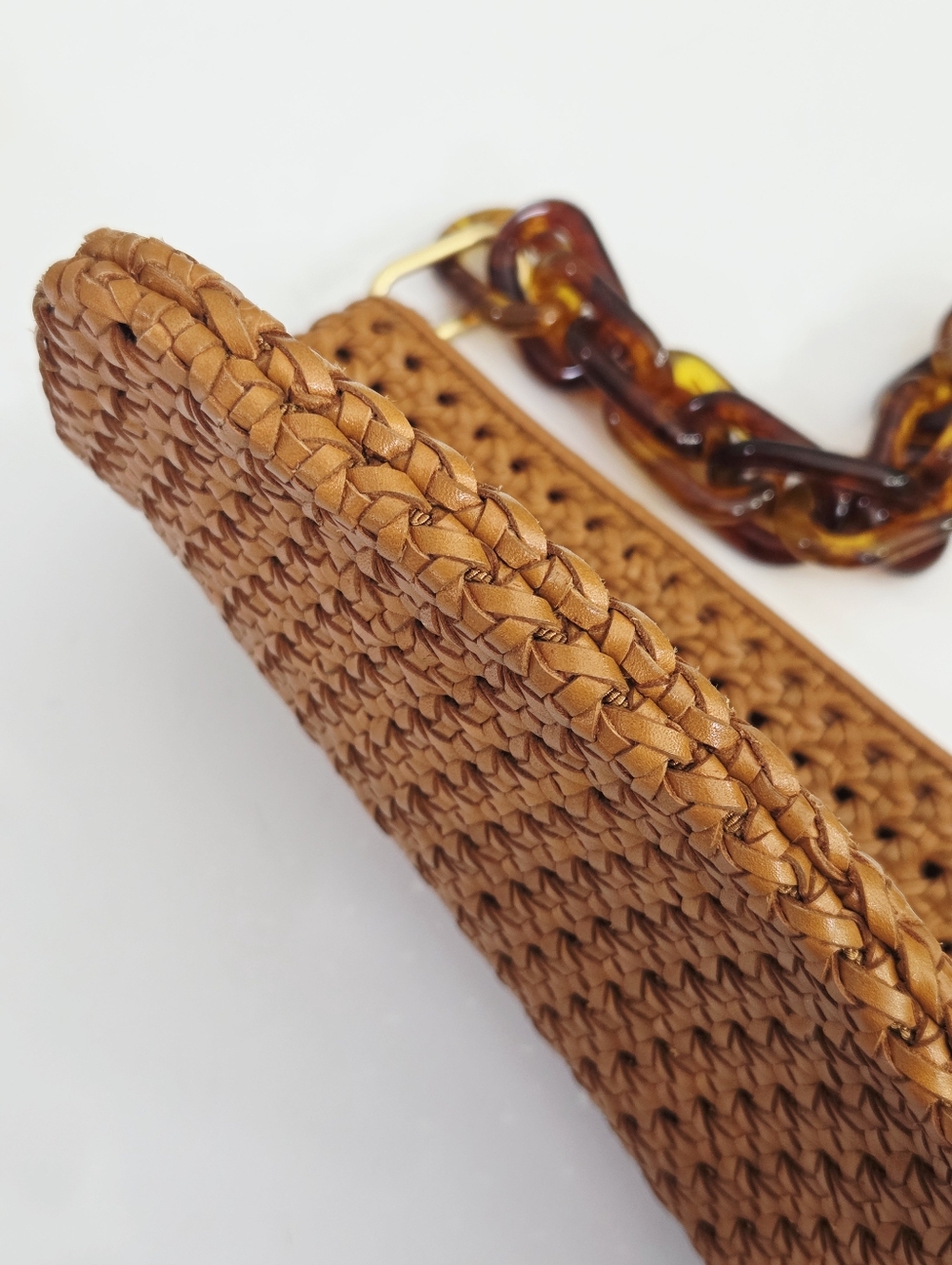 CLARE V FLAT CLUTCH BAG WITH TABS - TAN RATTAN LEATHER + TORTOISE RESIN SHORTIE - Picture 9 of 11